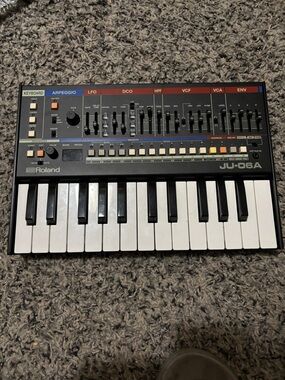 Roland JU-06A Boutique Synthesizer - Black/White